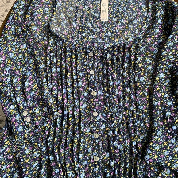 Floral button down blouse with tie waist and button sleeve. Spring top - Picture 2 of 6